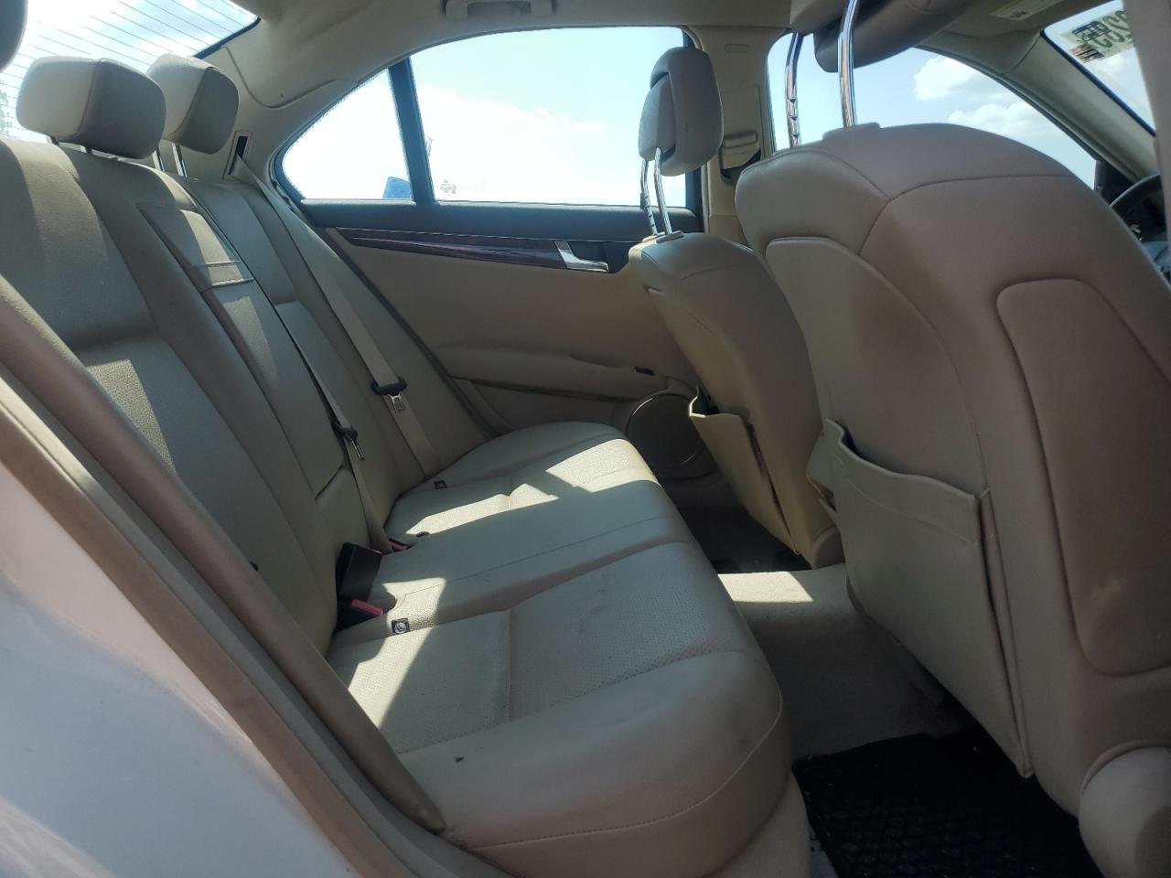 2010 Mercedes-Benz C 300 VIN: WDDGF5EBXAF422592 Lot: 62120285