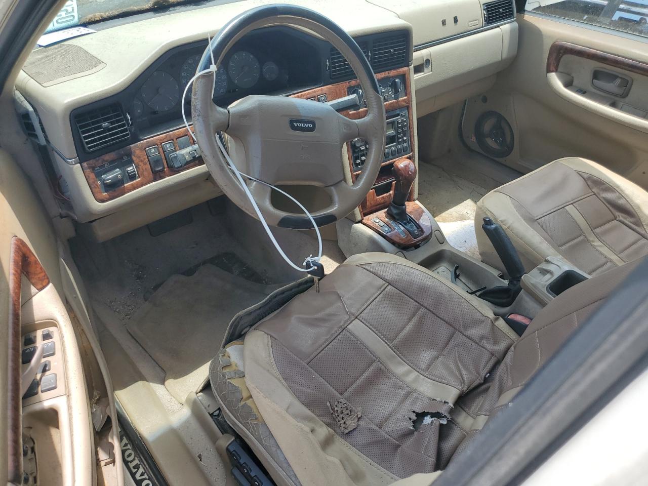 1998 Volvo S90 VIN: YV1KS9601W1140358 Lot: 62652255