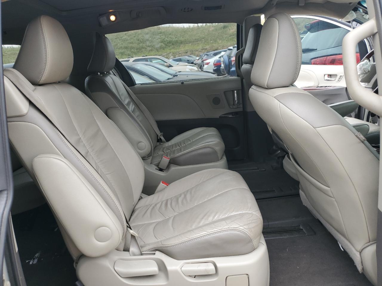 2011 Toyota Sienna Xle VIN: 5TDDK3DC8BS004931 Lot: 62487305