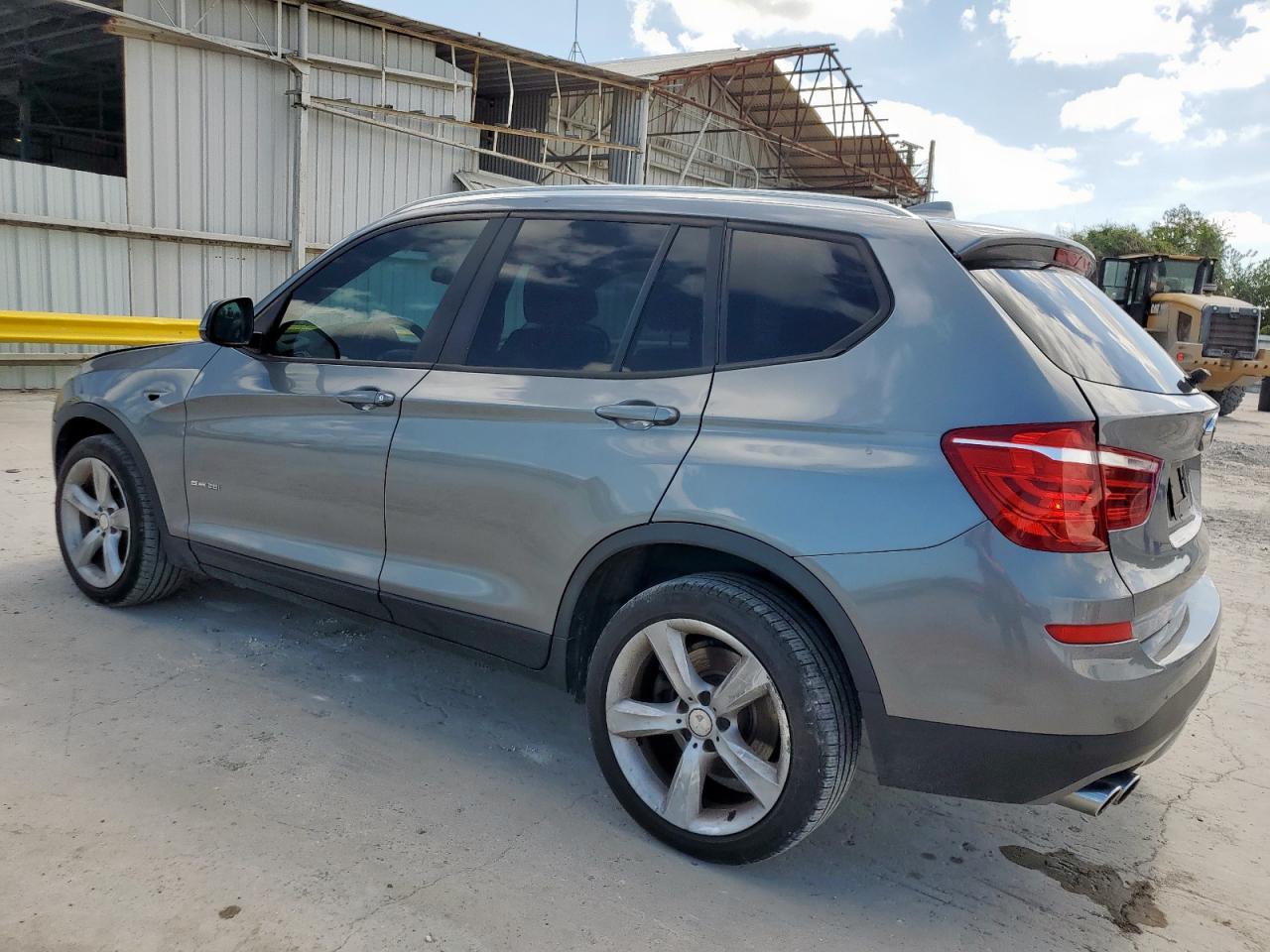 BMW X3 2017 VIN 5UXWZ7C39H0V89204 zdjęcie 2
