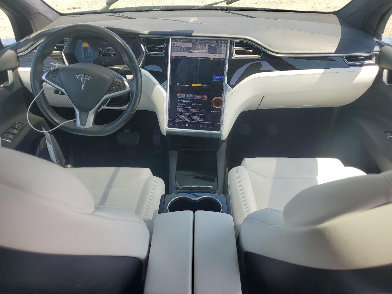 2017 Tesla Model X VIN: 5YJXCAE21HF075051 Lot: 60926115