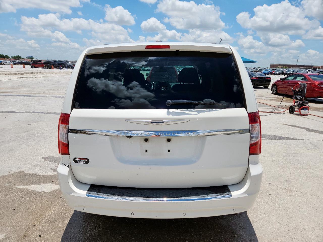 2011 Chrysler Town & Country Touring L VIN: 2A4RR8DG2BR747234 Lot: 62651555