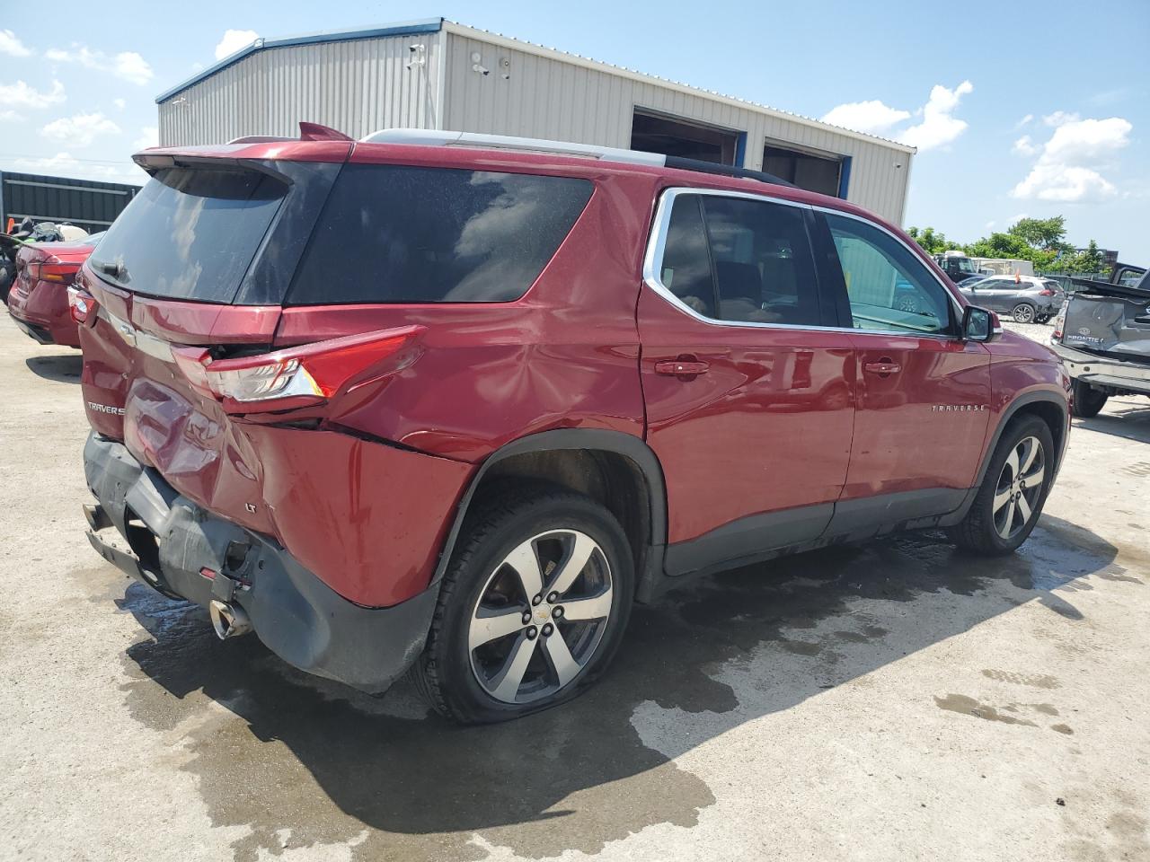 CHEVROLET TRAVERSE 2018 VIN 1GNEVHKW5JJ280248 фото 3