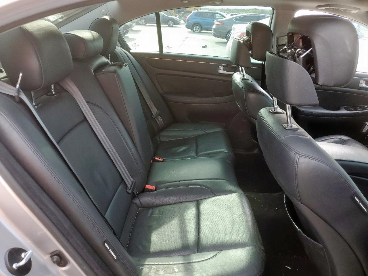 2013 Hyundai Genesis 3.8L VIN: KMHGC4DD8DU227327 Lot: 61156535