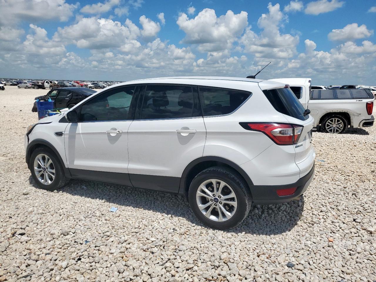 FORD ESCAPE 2017 VIN 1FMCU0GD7HUC48479 zdjęcie 2