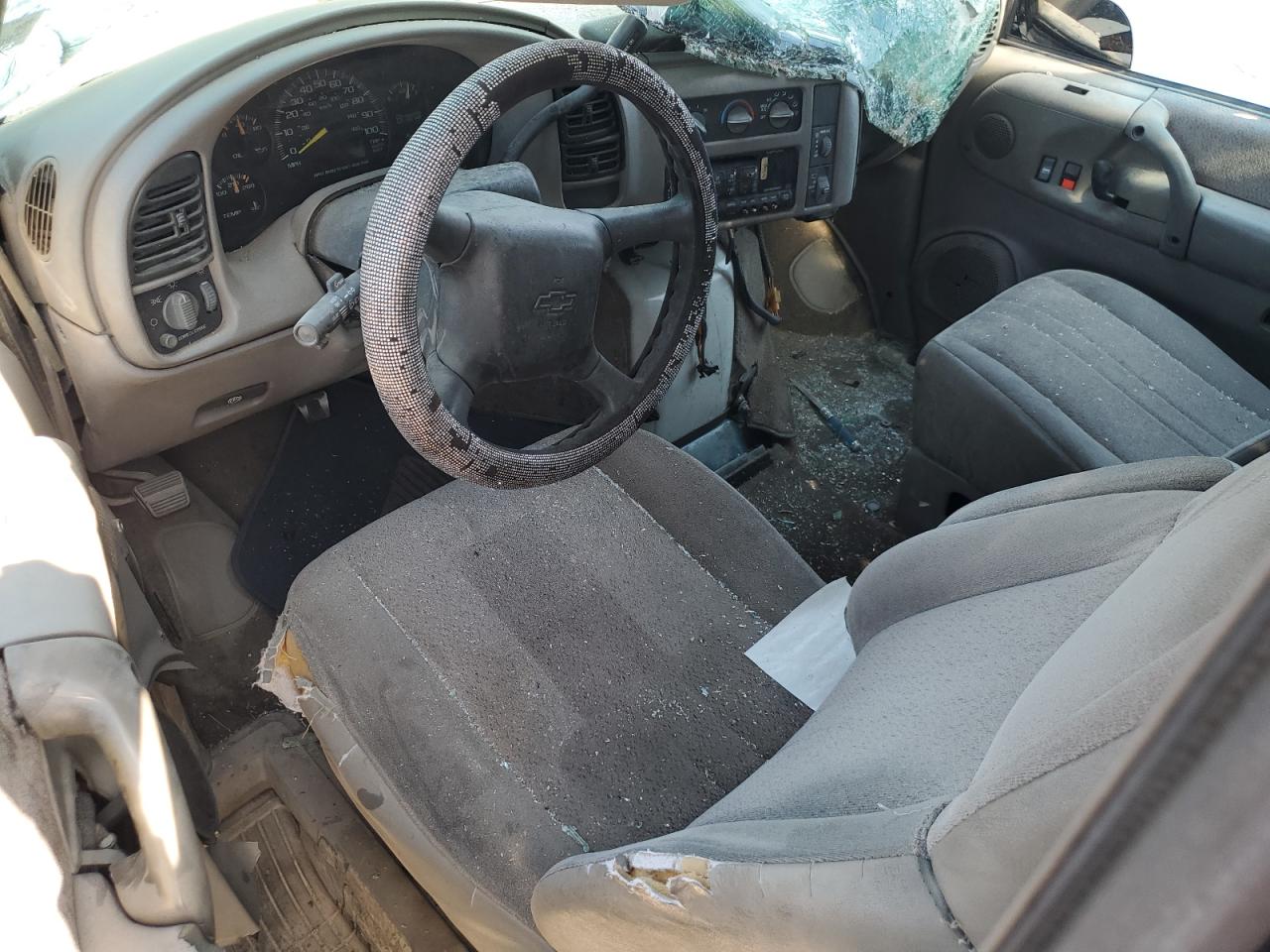 2001 Chevrolet Astro VIN: 1GNDM19W61B130865 Lot: 52340325