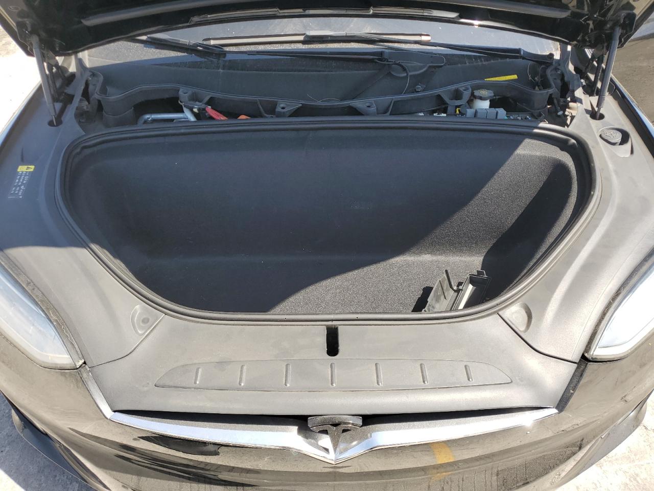 2018 Tesla Model X VIN: 5YJXCDE47JF081218 Lot: 61860705