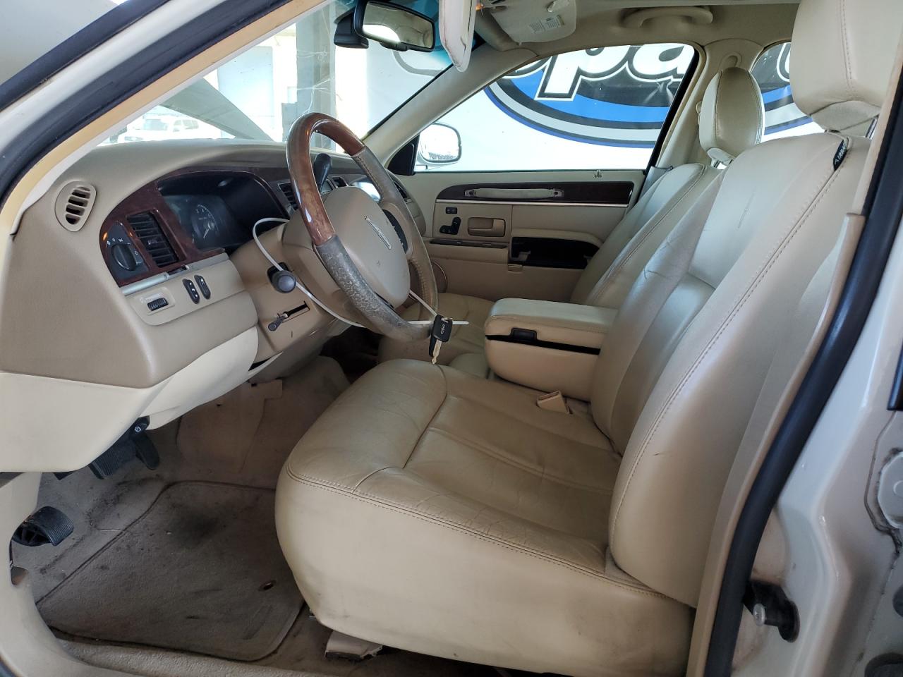 2006 Lincoln Town Car Signature Limited VIN: 1LNHM82W26Y642801 Lot: 63271385