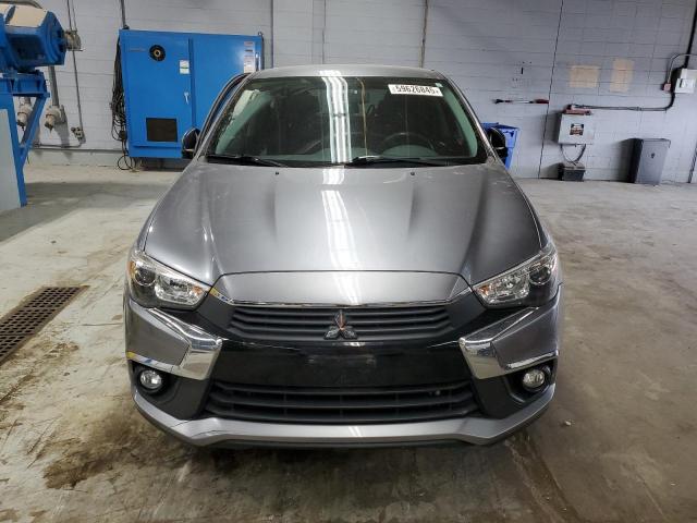  MITSUBISHI OUTLANDER 2017 Srebrny