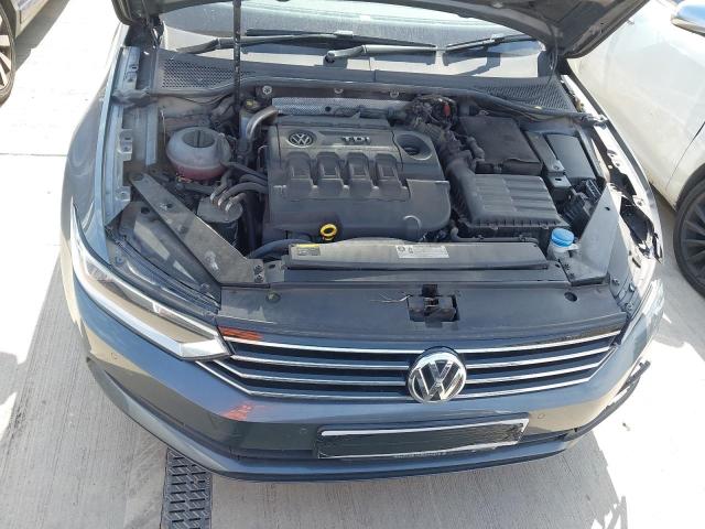 2016 VOLKSWAGEN PASSAT S T