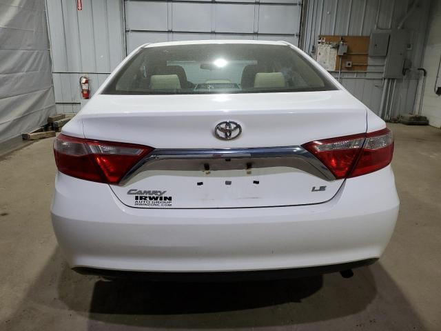 Sedans TOYOTA CAMRY 2017 Biały