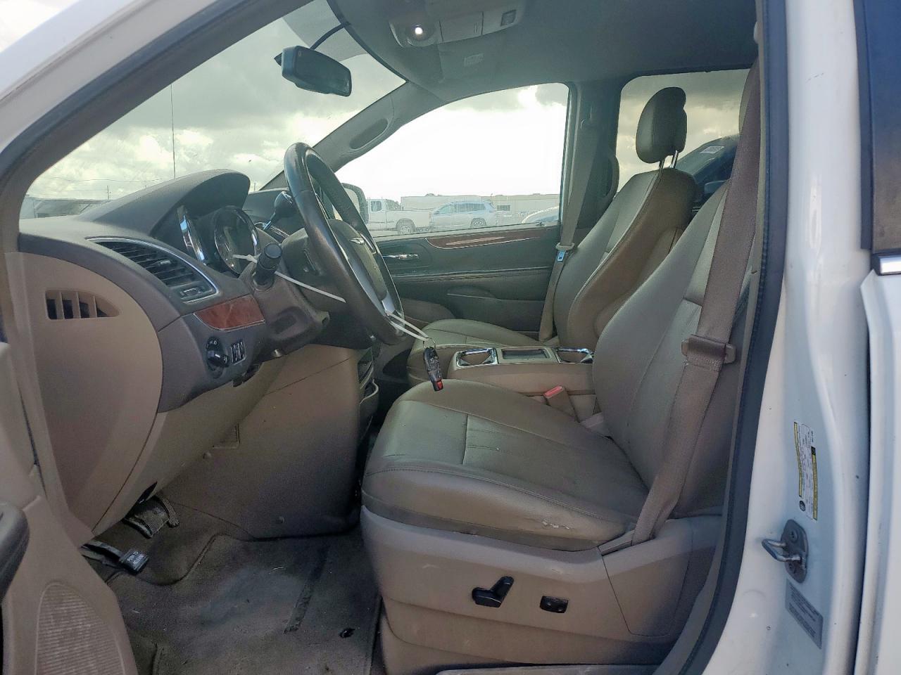 2016 Chrysler Town & Country Touring VIN: 2C4RC1BG5GR111464 Lot: 62485475