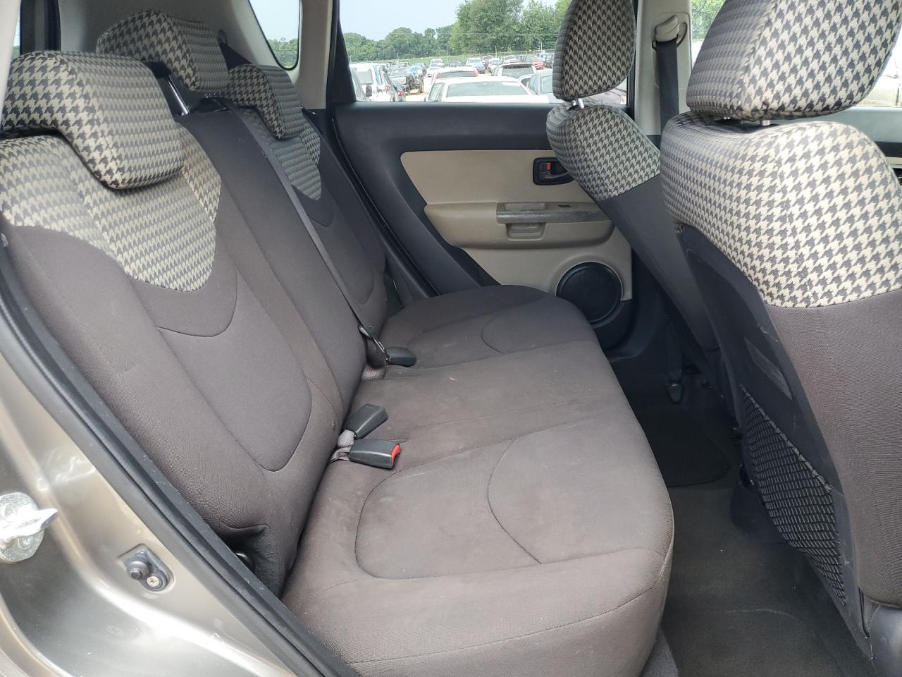 2010 Kia Soul + VIN: KNDJT2A26A7056024 Lot: 62859865