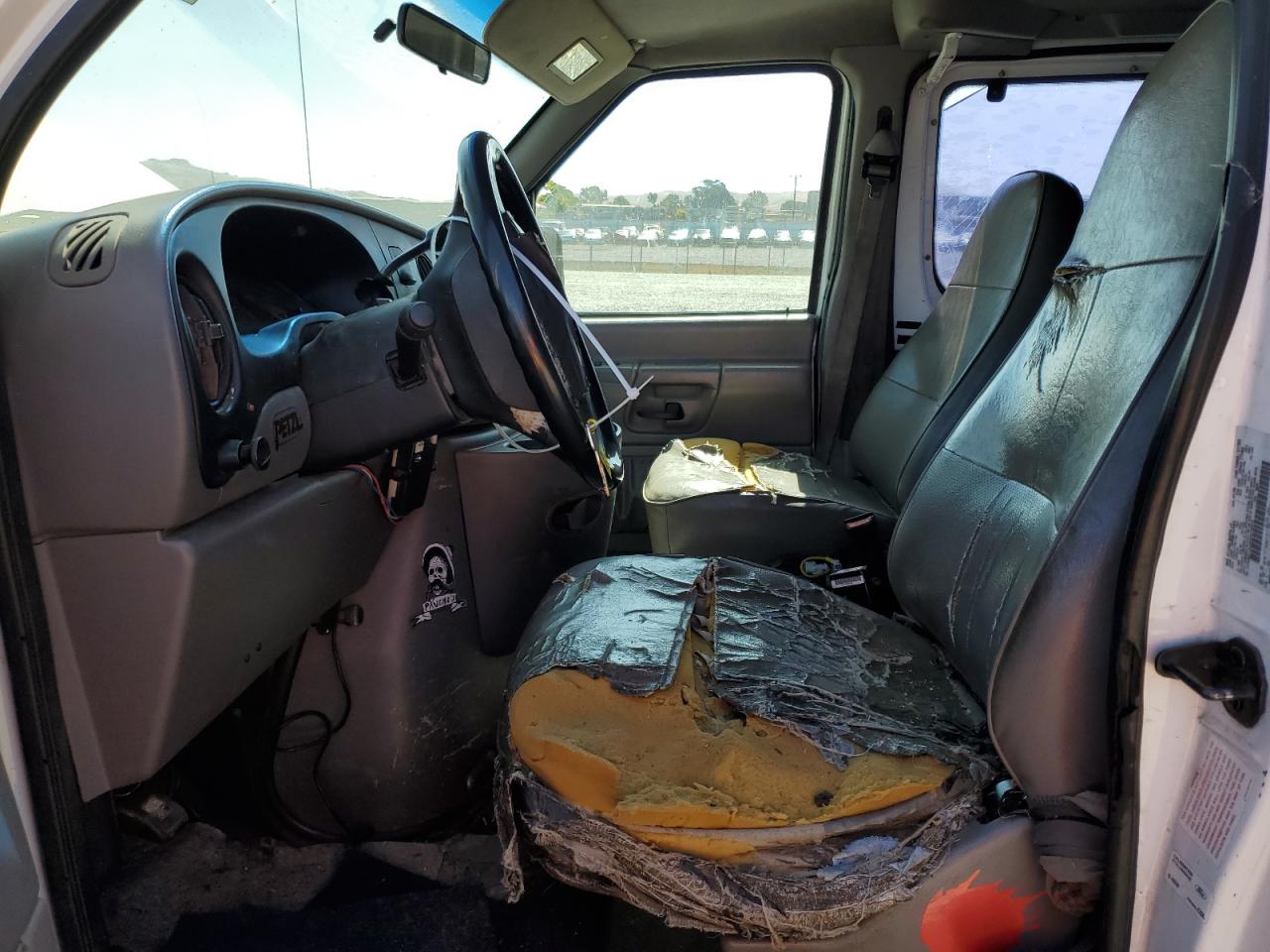 1998 Ford Econoline E150 VIN: 1FMRE1163WHC10955 Lot: 60741415