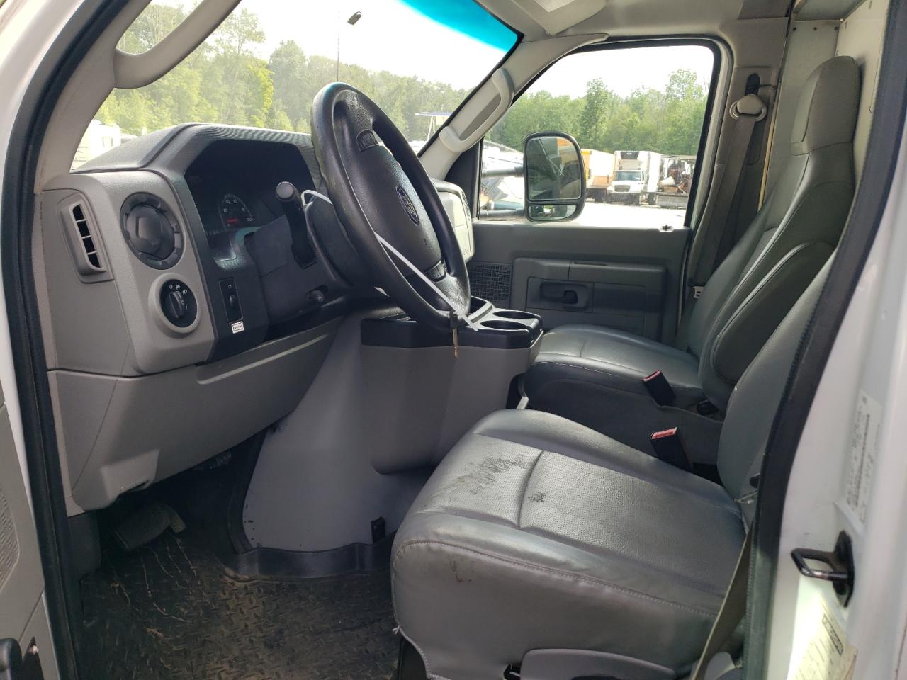 2016 Ford Econoline E350 Super Duty Cutaway Van VIN: 1FDWE3FS8GDC37565 Lot: 56298255
