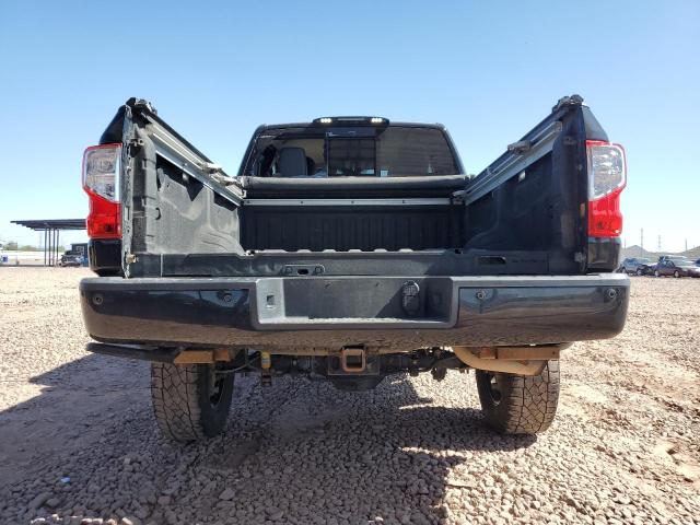  NISSAN TITAN 2018 Czarny