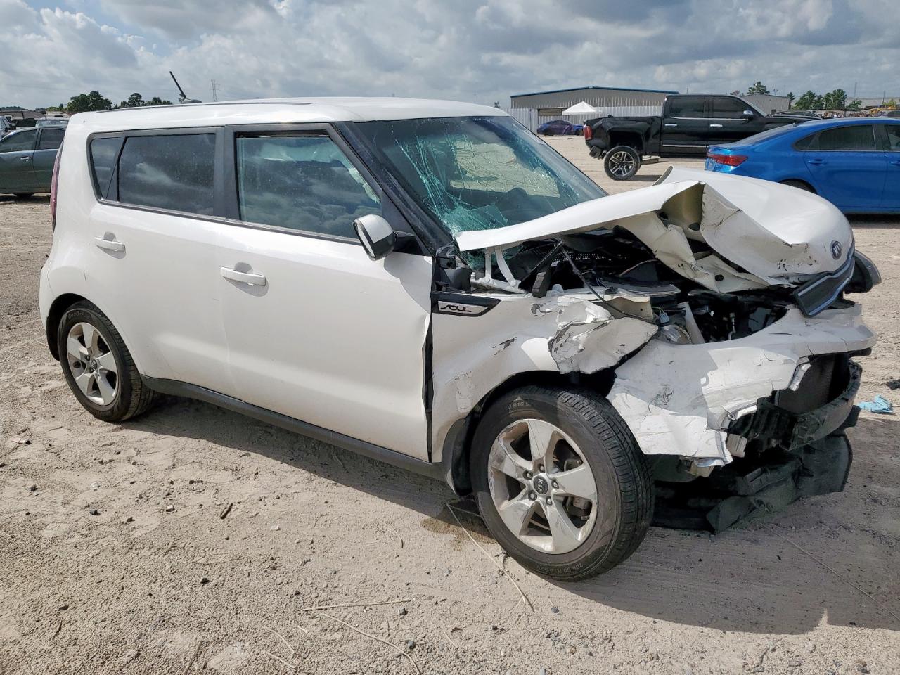 KIA SOUL 2017 VIN KNDJN2A20H7476172 photo 4