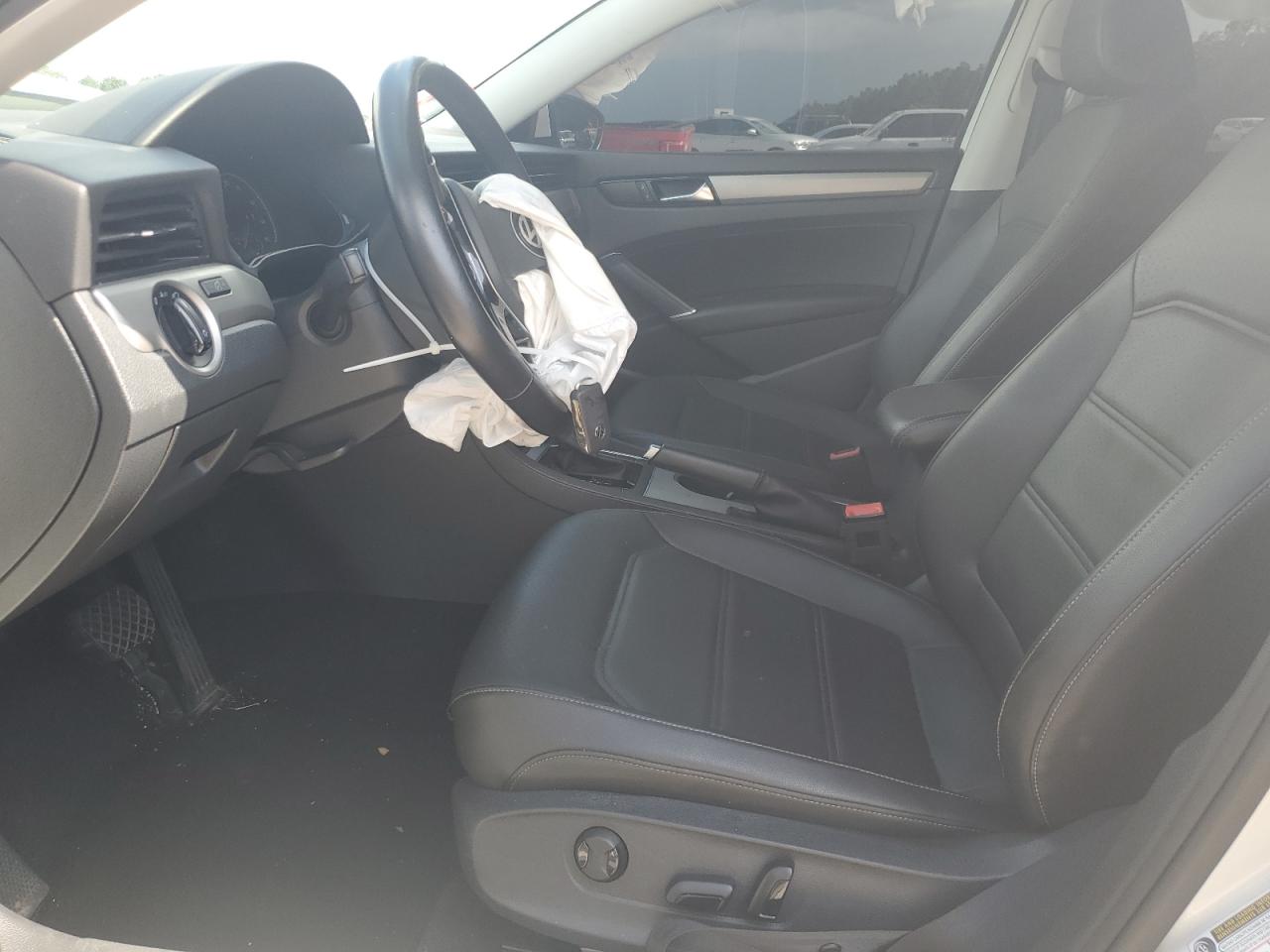 2020 Volkswagen Passat Se VIN: 1VWSA7A3XLC015810 Lot: 61828365