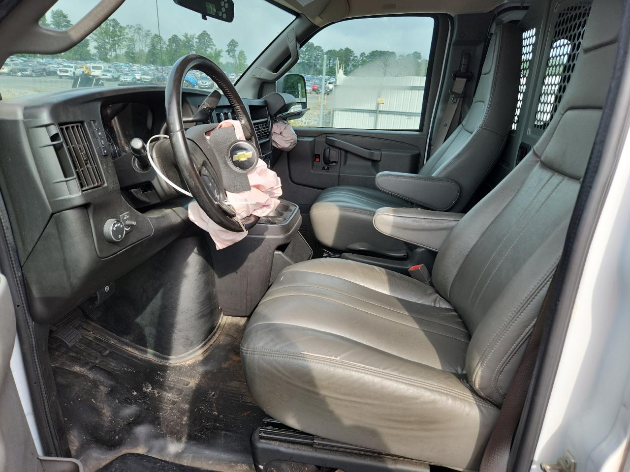 2020 Chevrolet Express G2500 VIN: 1GCWGAFP7L1273130 Lot: 60809335