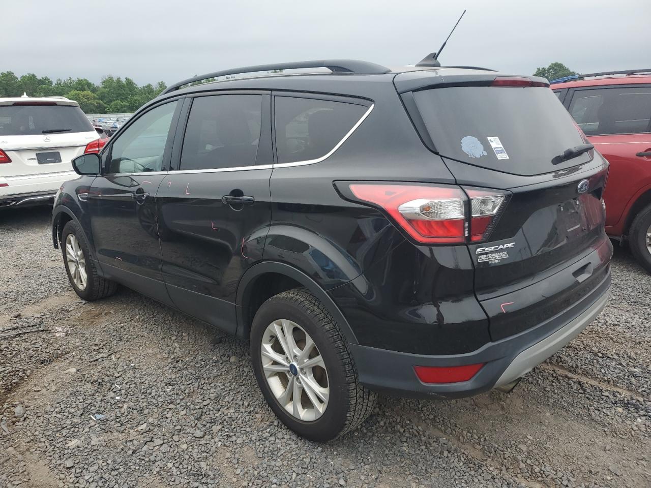 FORD ESCAPE 2018 VIN 1FMCU9GD3JUD46810 photo 2