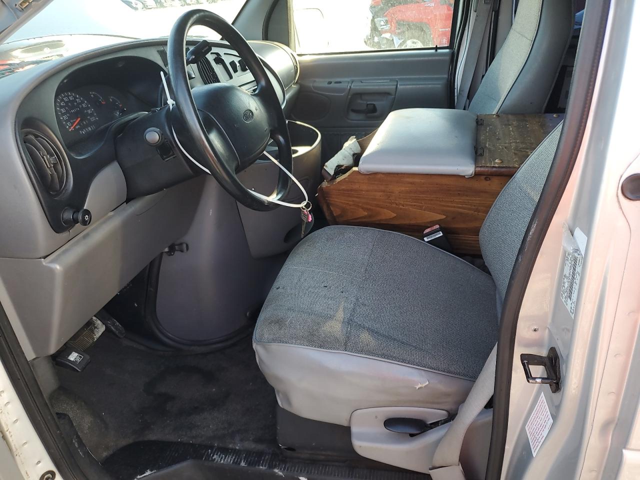 1999 Ford Econoline E150 Van VIN: 1FTRE1426XHB86097 Lot: 61246025