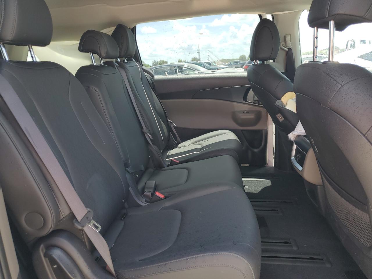 2025 Kia Carnival Lx VIN: KNDNB5K33S6522383 Lot: 61467685