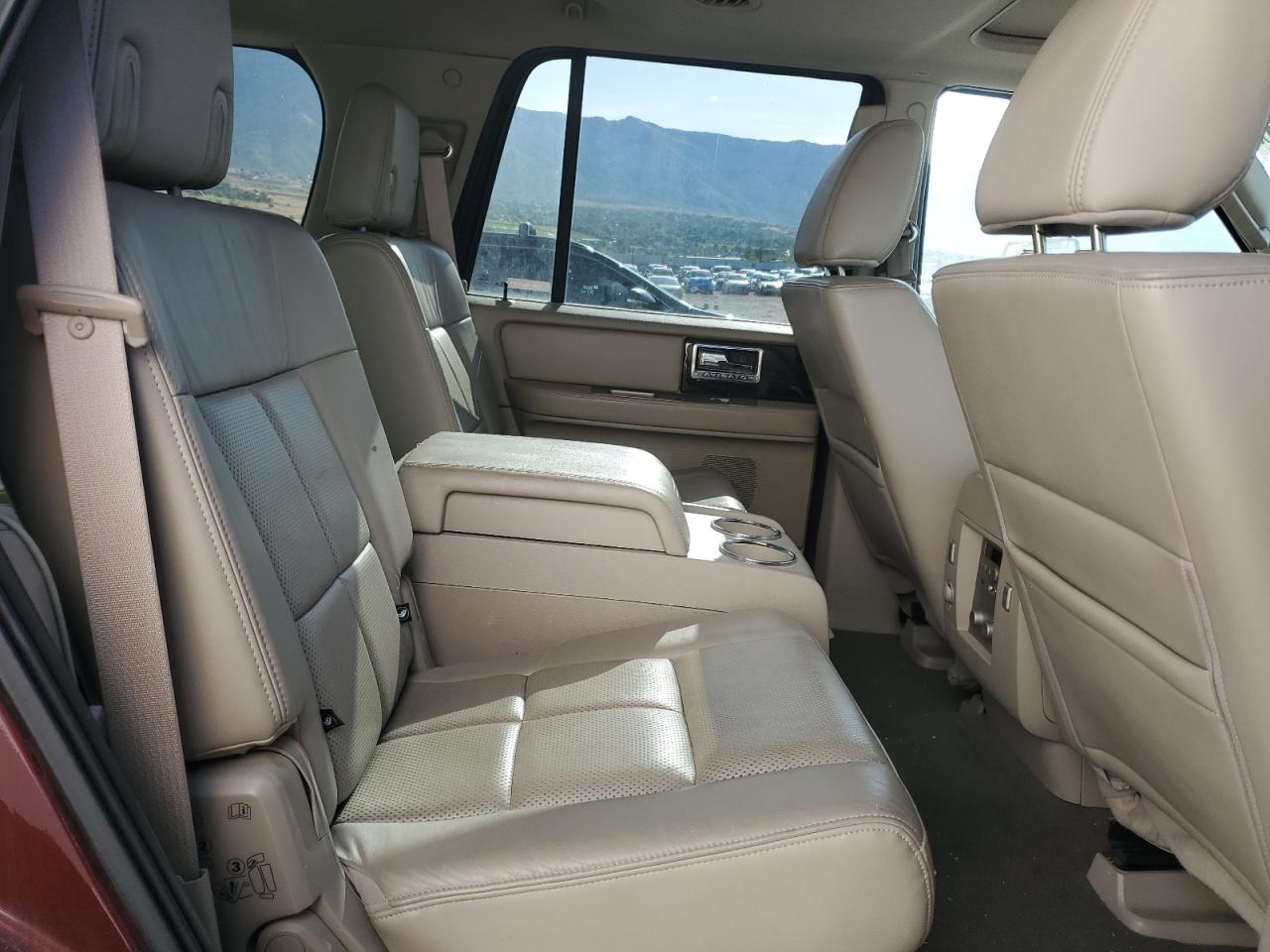 2010 Lincoln Navigator VIN: 5LMJJ2J59AEJ05205 Lot: 61748255