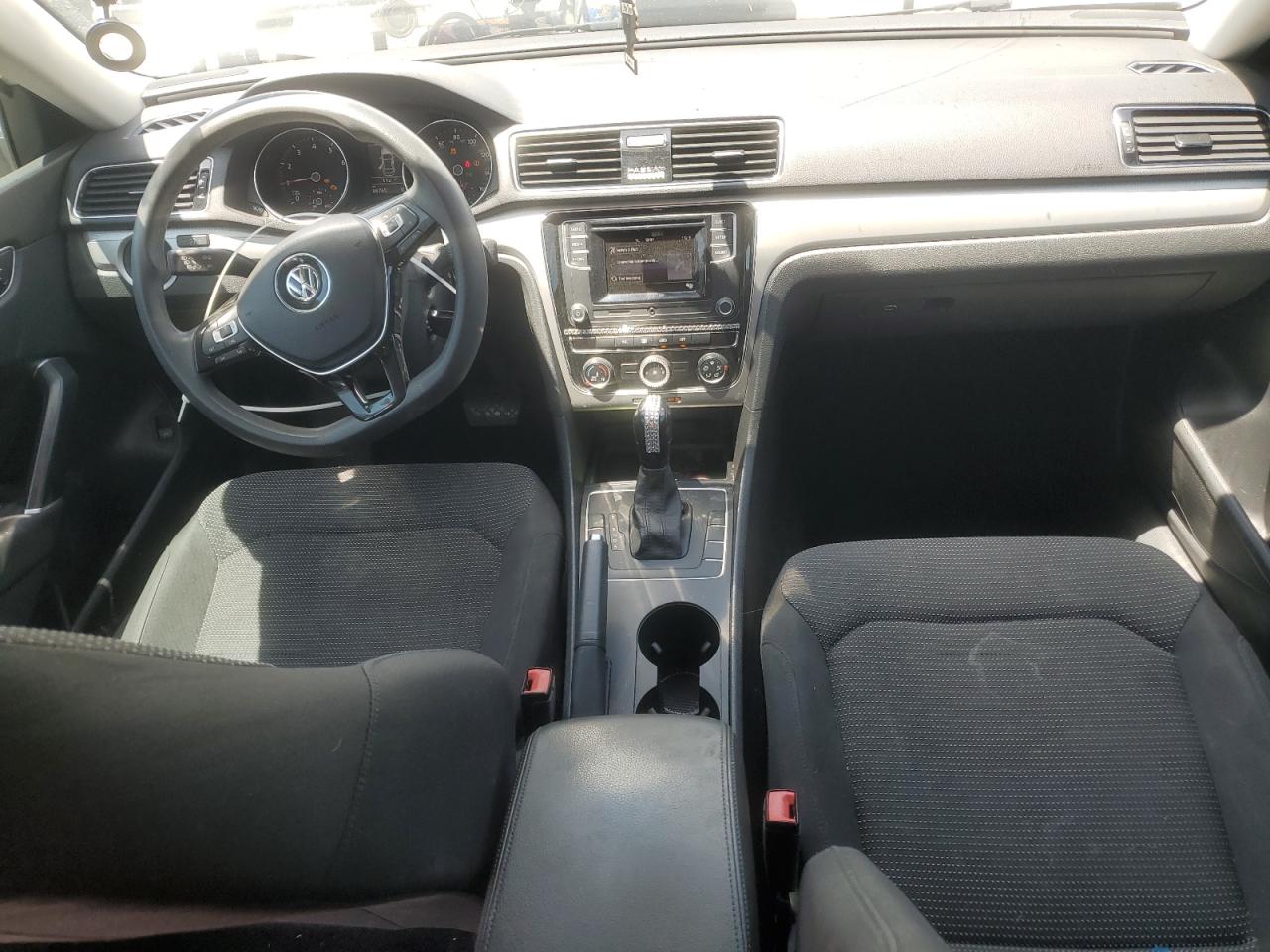 2018 Volkswagen Passat S VIN: 1VWAA7A38JC000585 Lot: 61221485