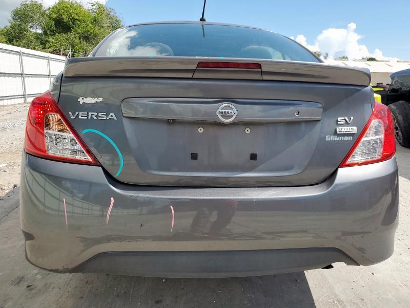  NISSAN VERSA 2018 Szary