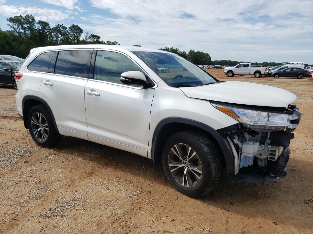 2017 Toyota Highlander Le VIN: 5TDBZRFH6HS433542 Lot: 57936123