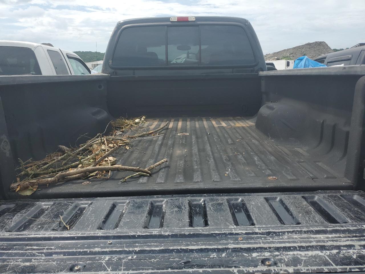 2005 Ford F350 - Image 10