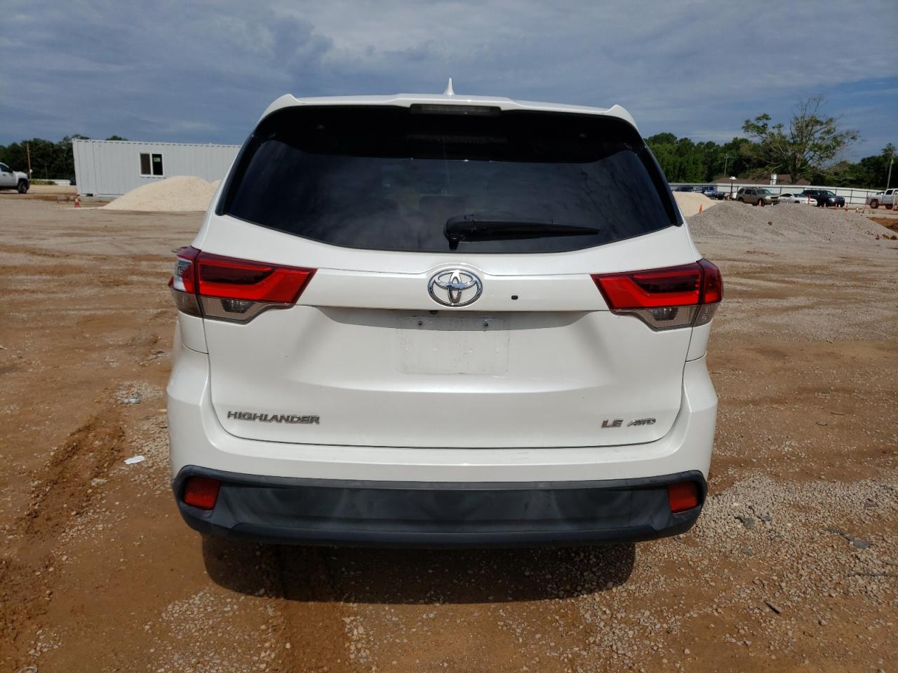 5TDBZRFH6HS433542 2017 Toyota Highlander Le