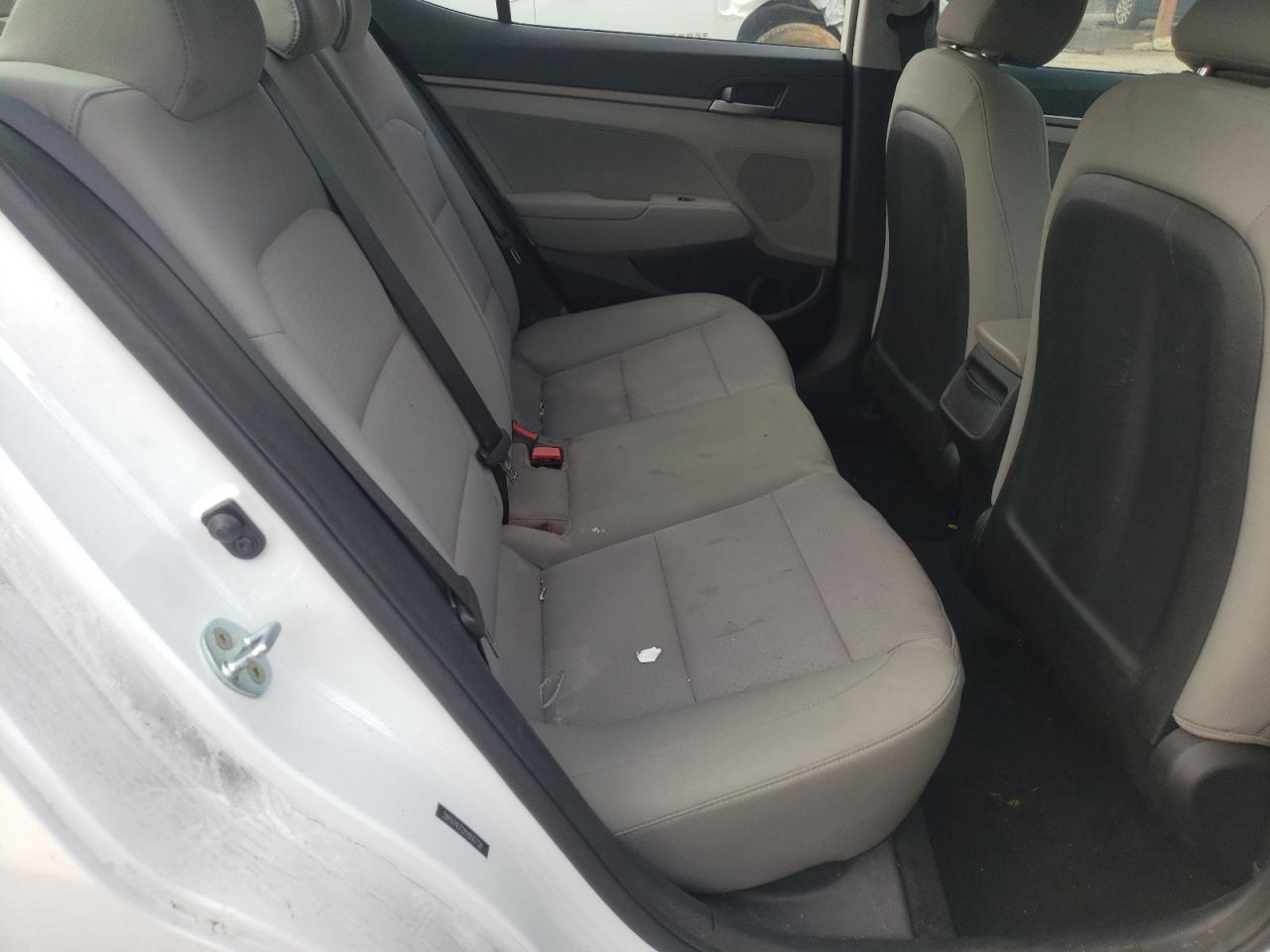 2017 Hyundai Elantra - Image 6