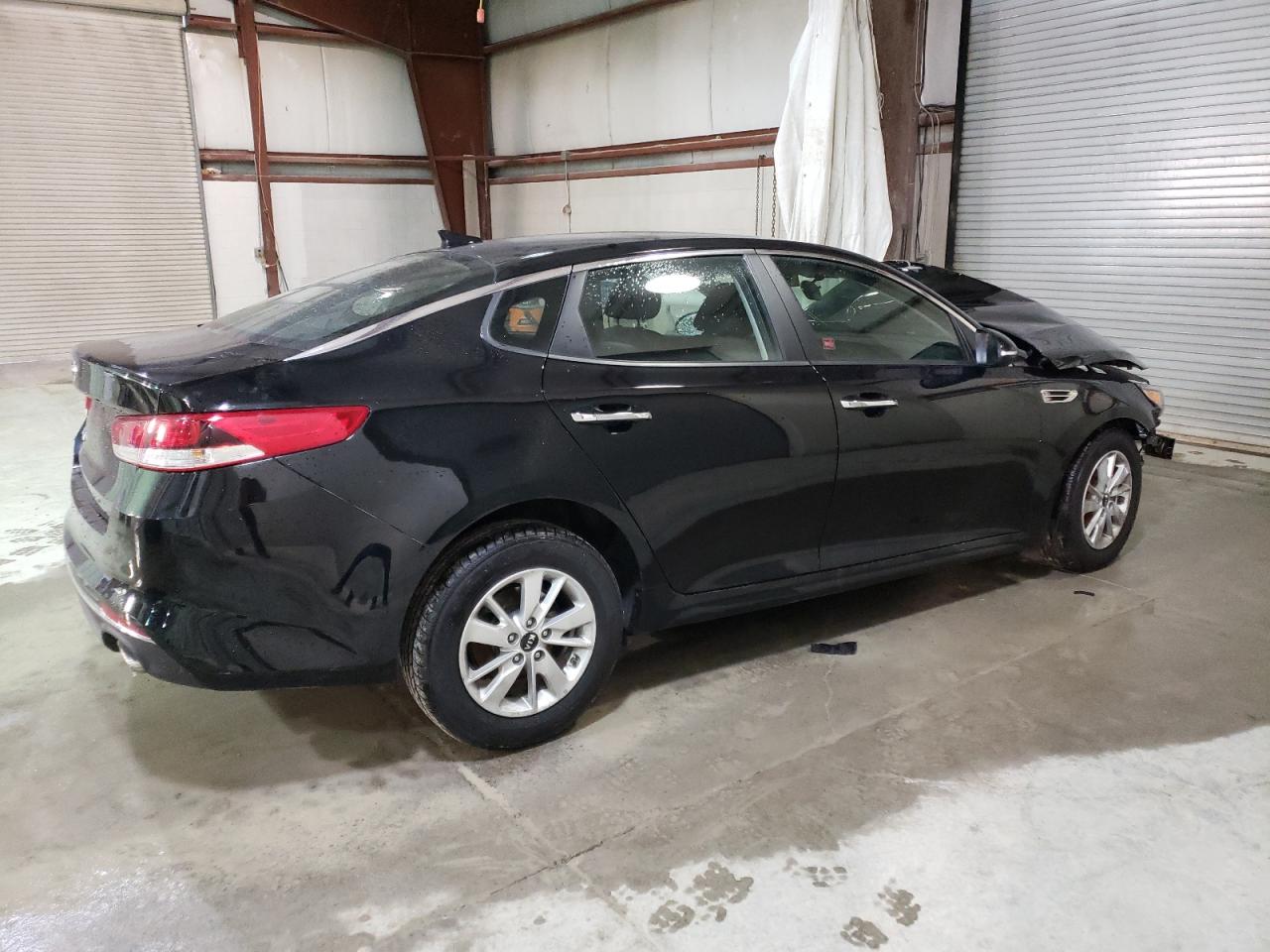 5XXGT4L38HG142156 2017 Kia Optima Lx