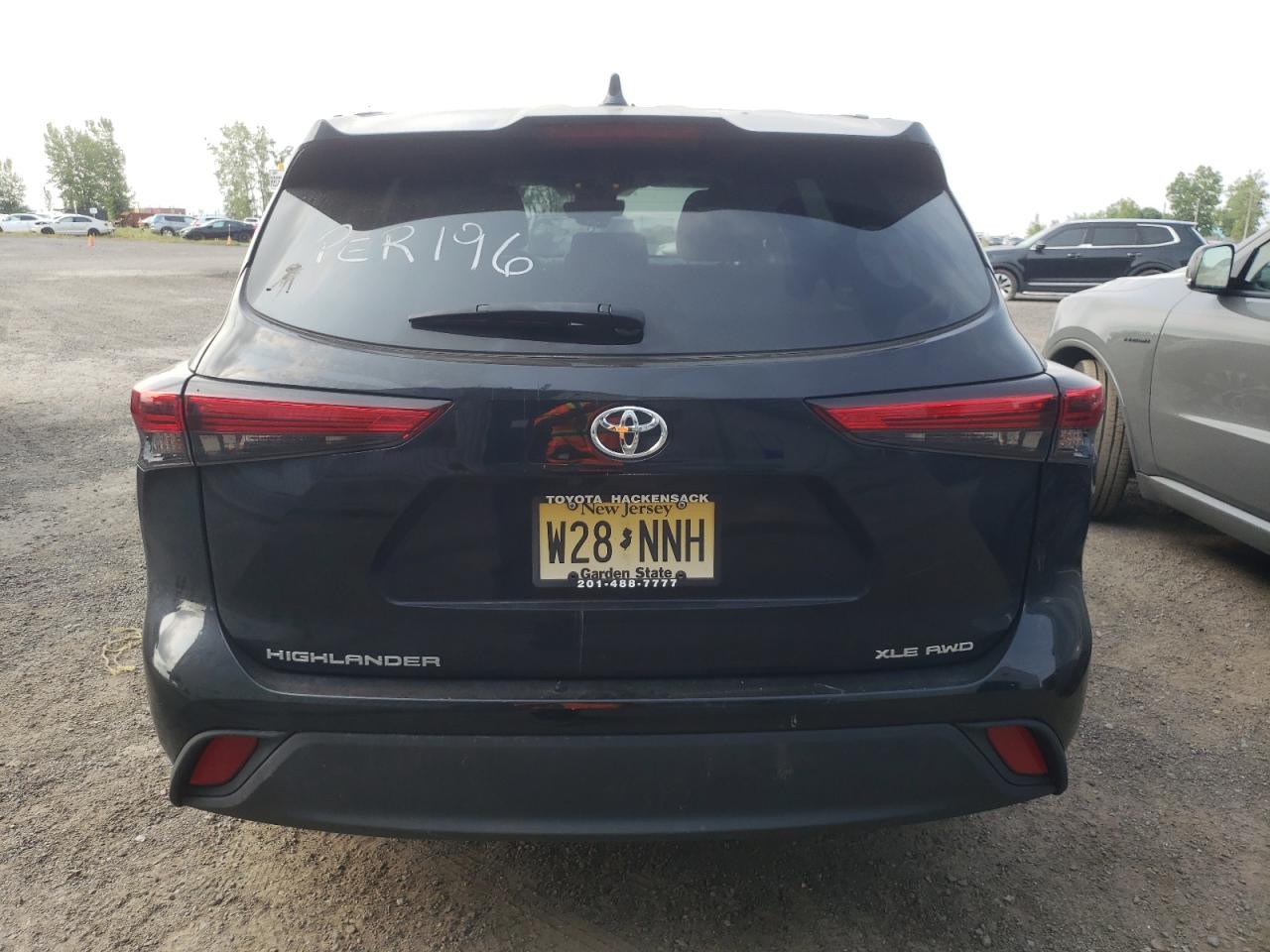 5TDGZRBH2MS097376 2021 Toyota Highlander Xle