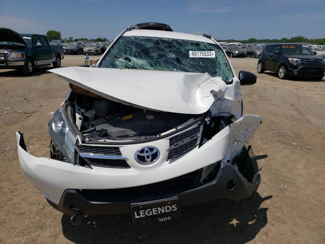 JTMBFREV5EJ003283 2014 Toyota Rav4 Le