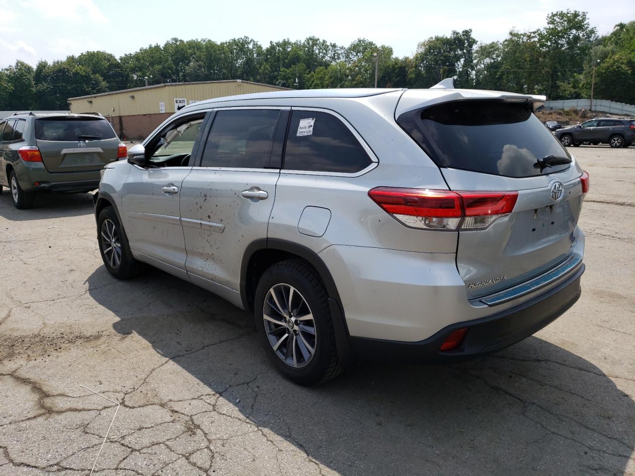 5TDJZRFH6JS525039 2018 Toyota Highlander Se