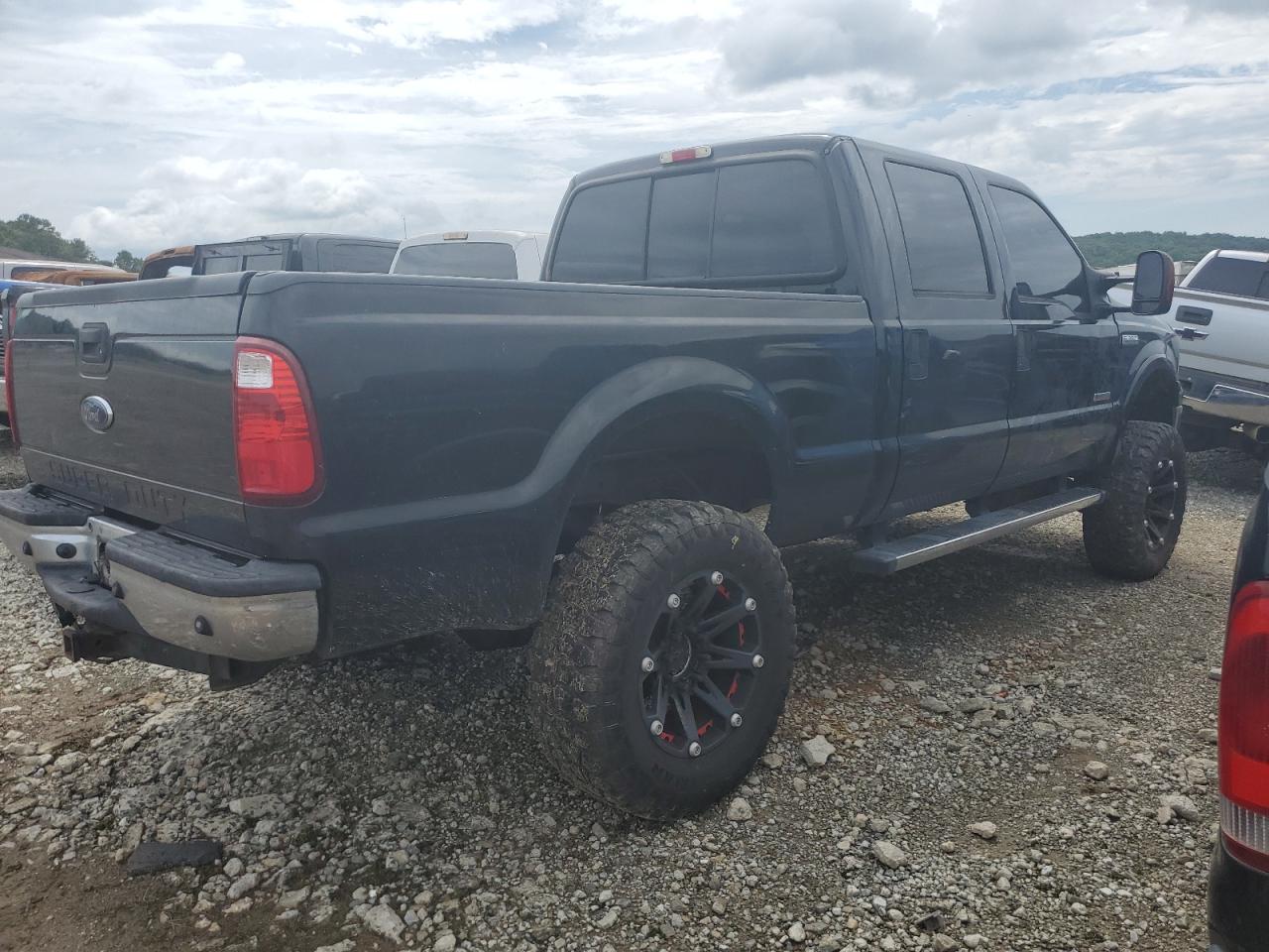 2005 Ford F350 - Image 3