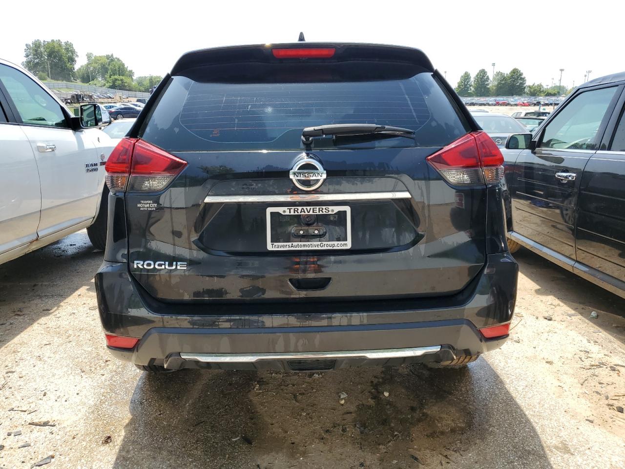 5N1AT2MT1JC810504 2018 Nissan Rogue S