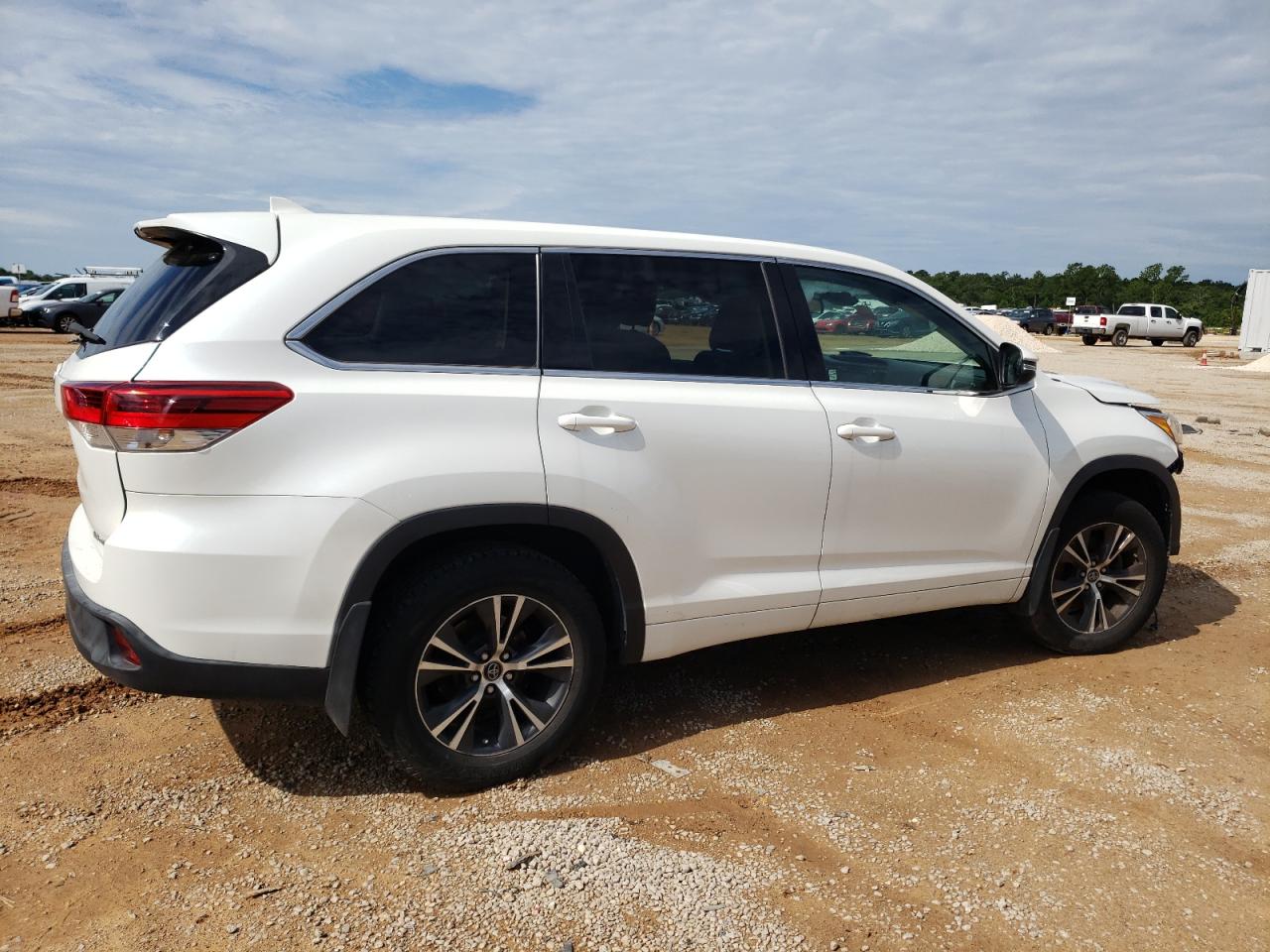 2017 Toyota Highlander Le VIN: 5TDBZRFH6HS433542 Lot: 57936123