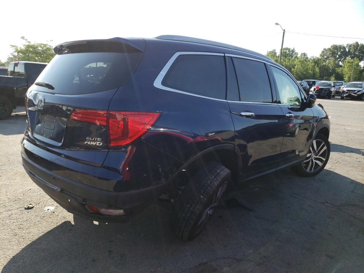 5FNYF6H09HB035464 2017 Honda Pilot Elite