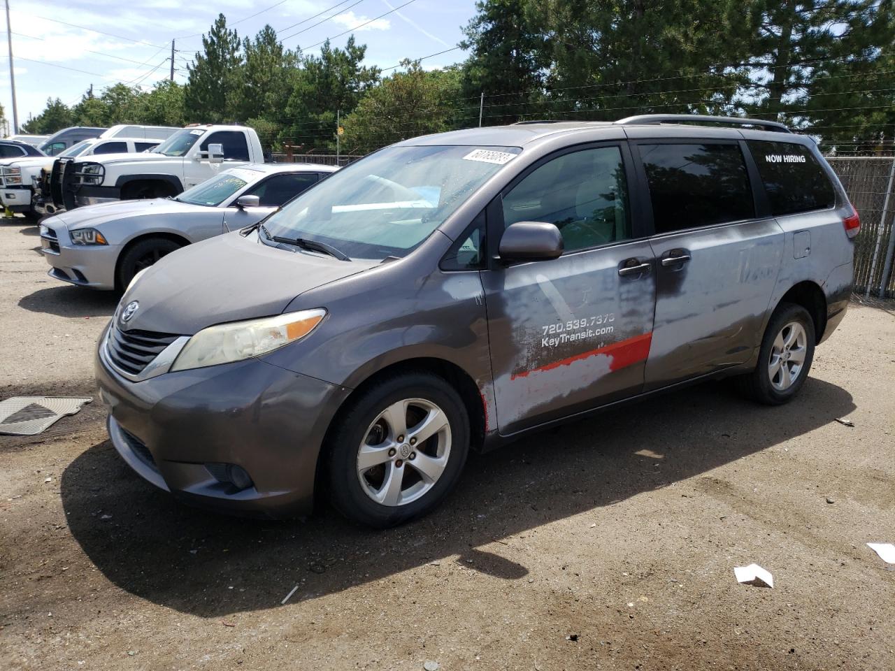 2011 Toyota Sienna Le للبيع في Denver، CO - All Over