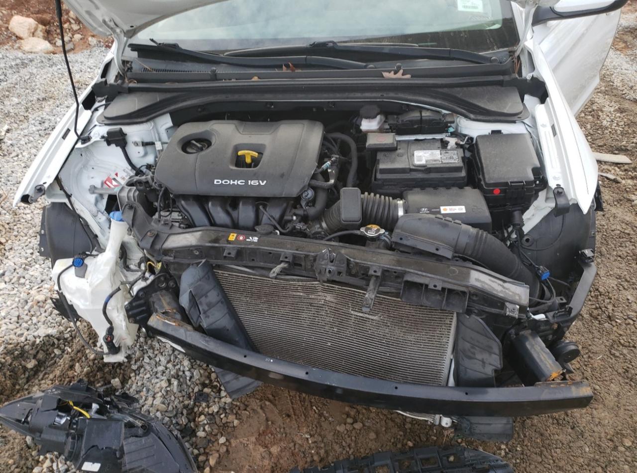 2017 Hyundai Elantra - Image 7