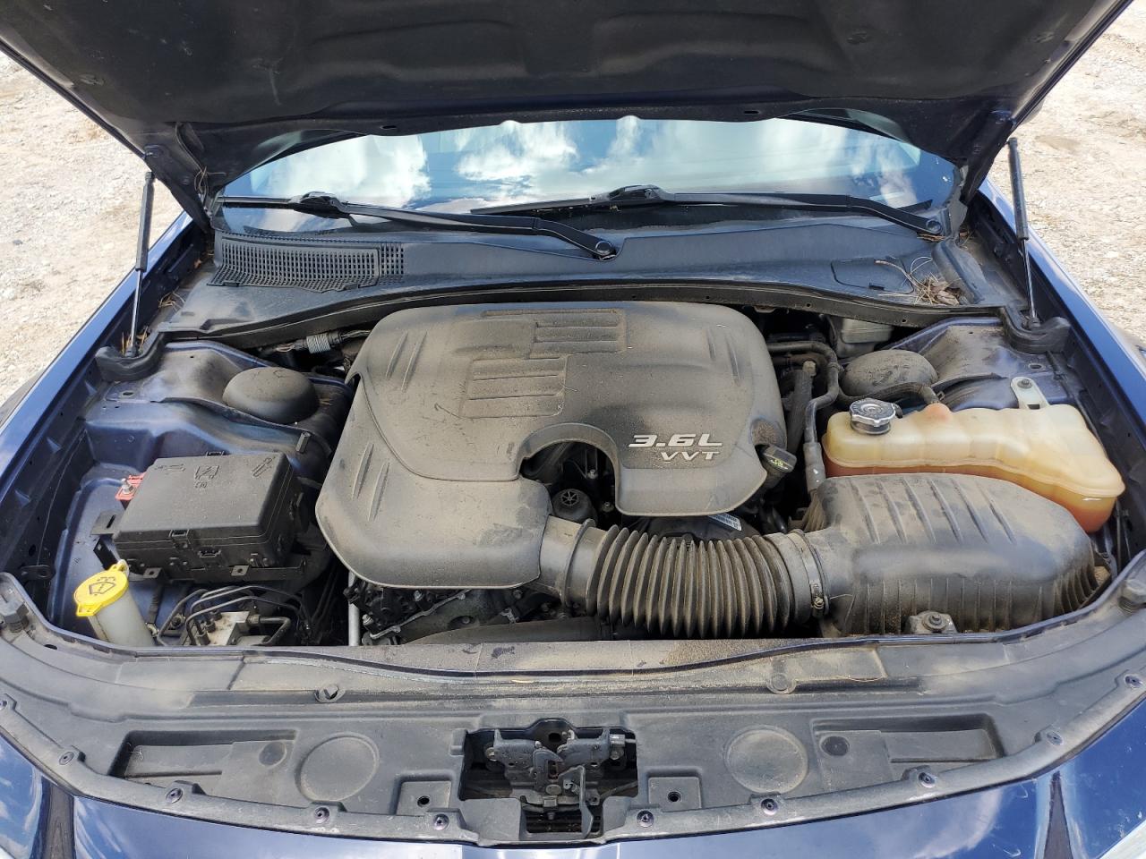 2015 Chrysler 300 Limited VIN: 2C3CCAAG4FH810598 Lot: 59132413