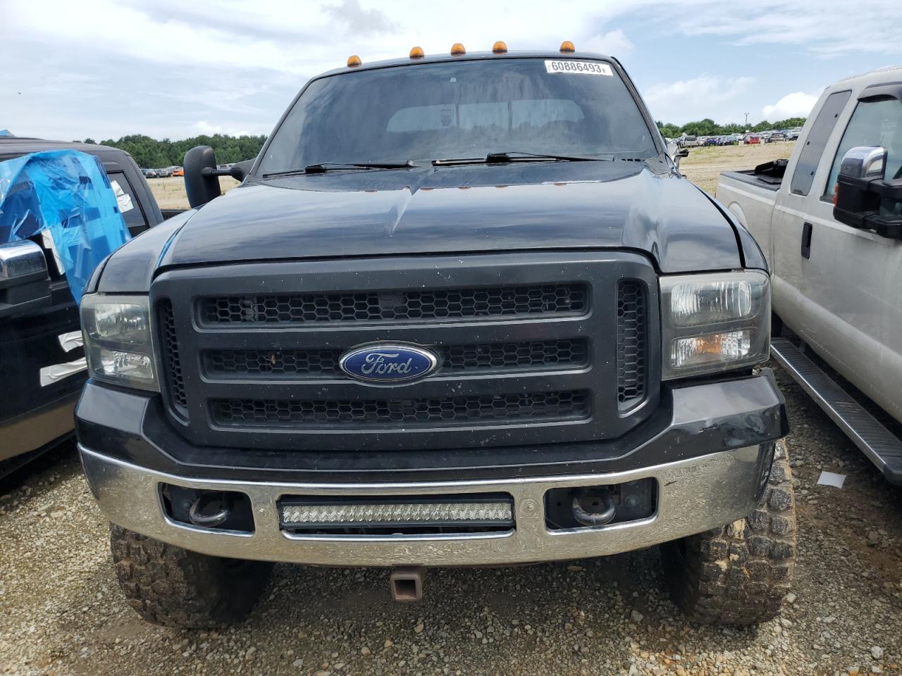 2005 Ford F350 - Image 5