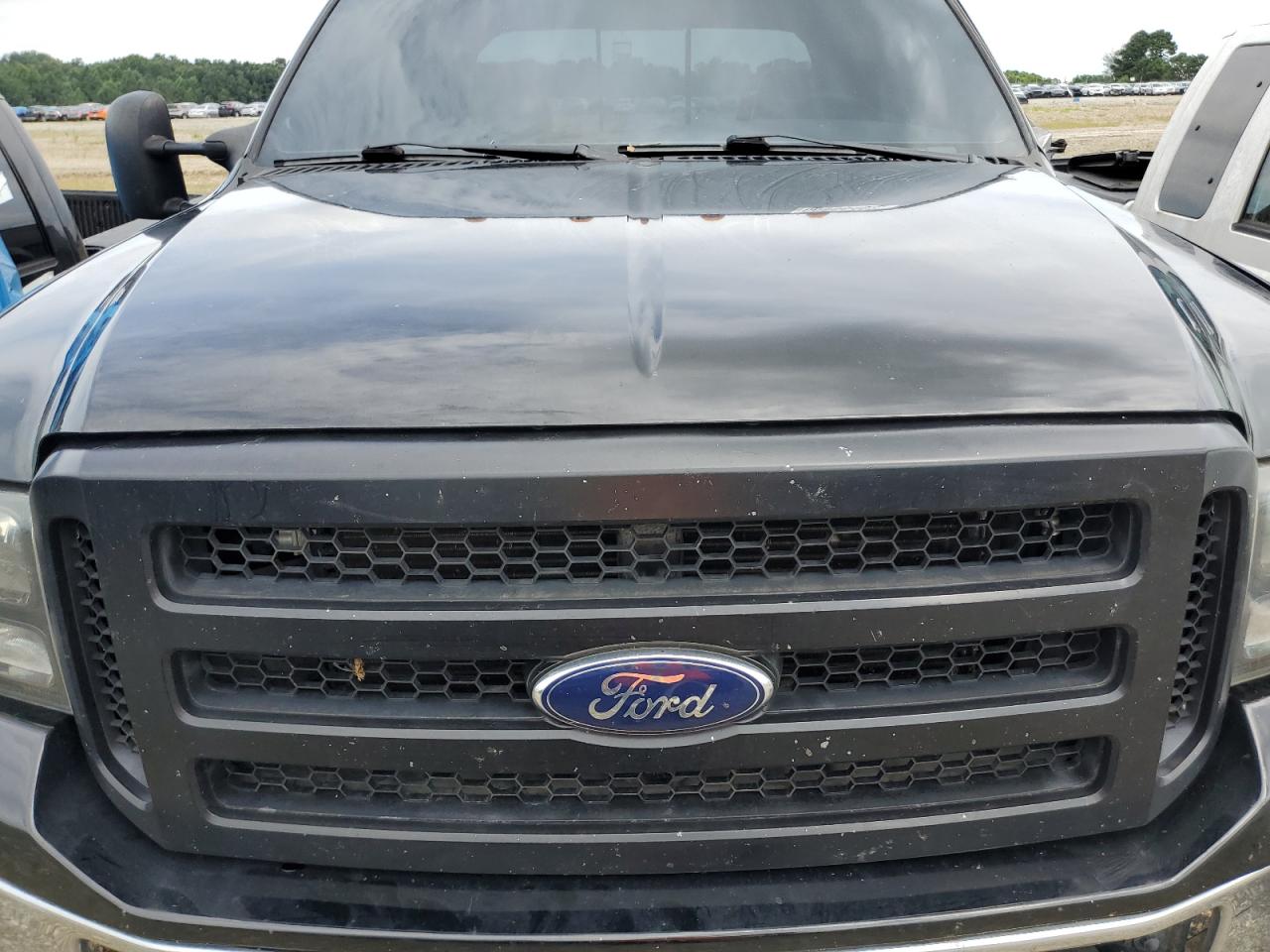 2005 Ford F350 - Image 13