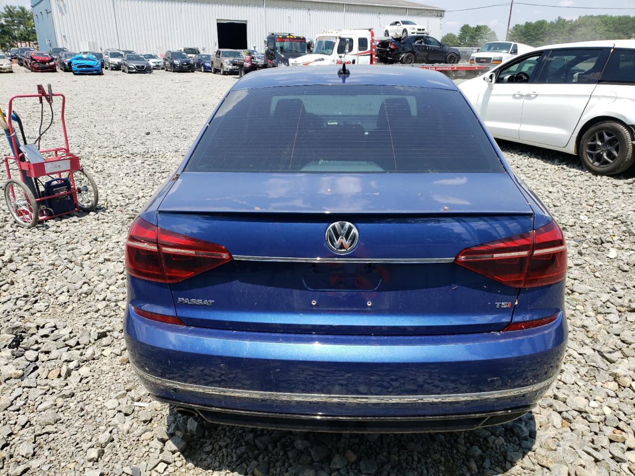 1VWDT7A3XHC051278 2017 Volkswagen Passat R-Line