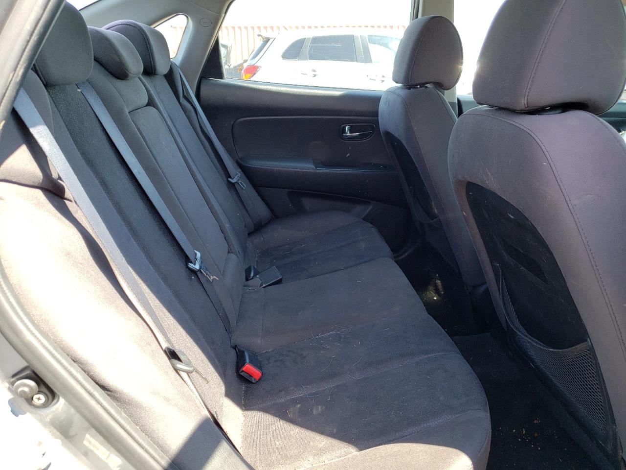 2010 Hyundai Elantra - Image 10