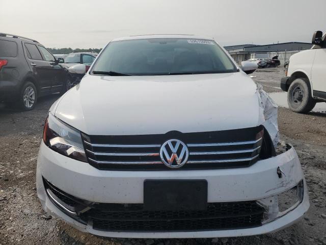  VOLKSWAGEN PASSAT 2012 Белый