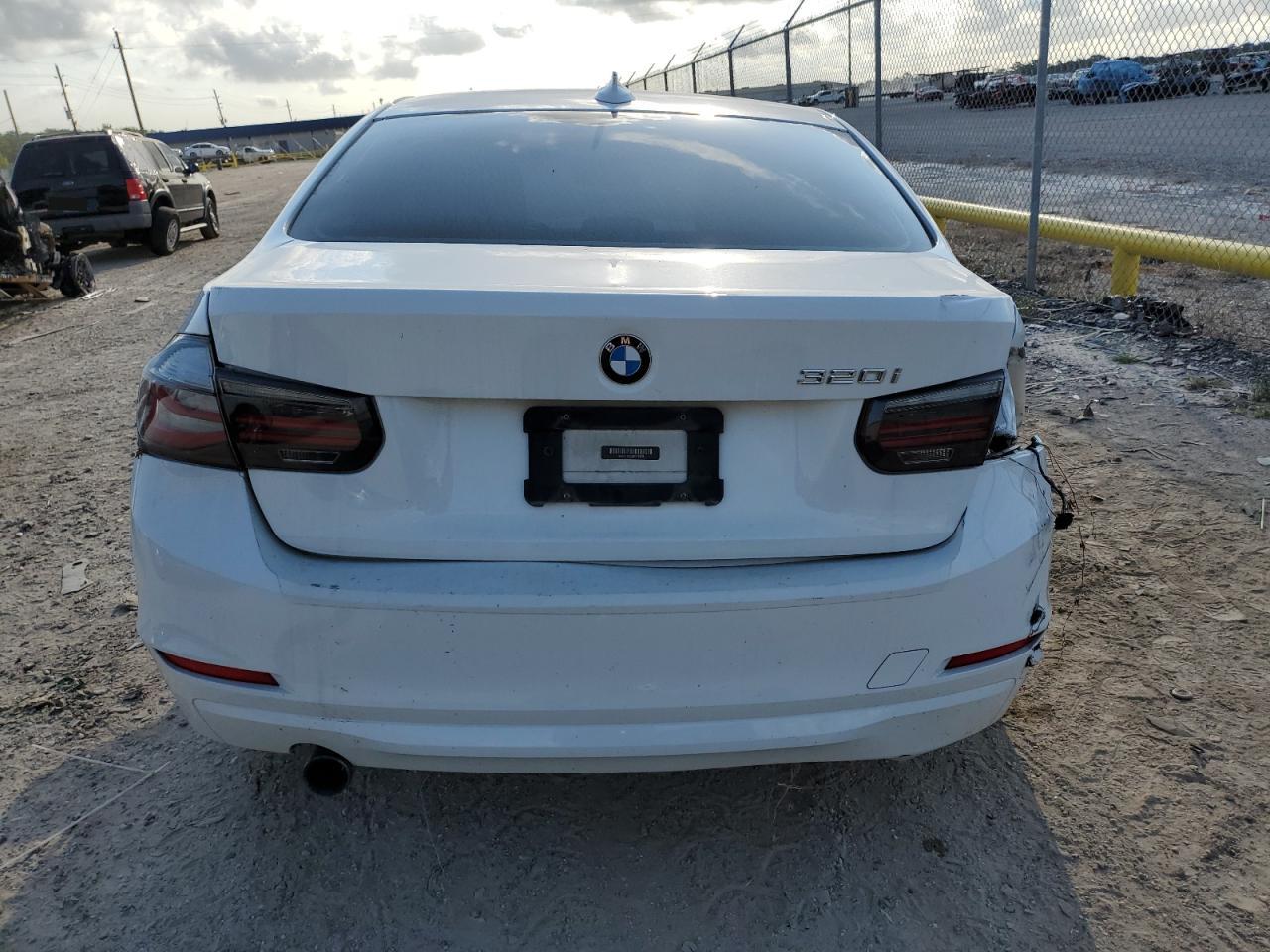 WBA3B1C53EPV79100 2014 BMW 320 I